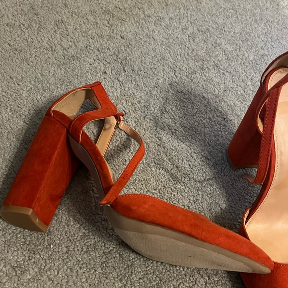 Never Worn Orange heels - Picture 2 of 2